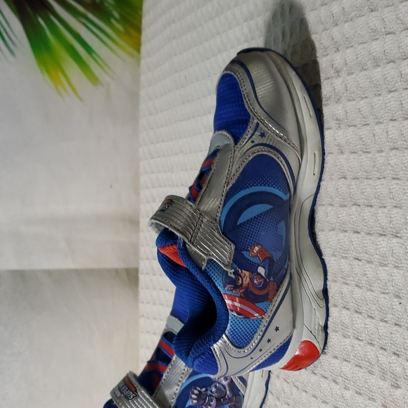 Marvel Super Hero Adventures boys light up sneakers size 11 - Picture 7 of 8